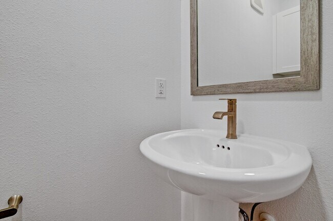 Foto del edificio - 28325 Birnham Woods Dr