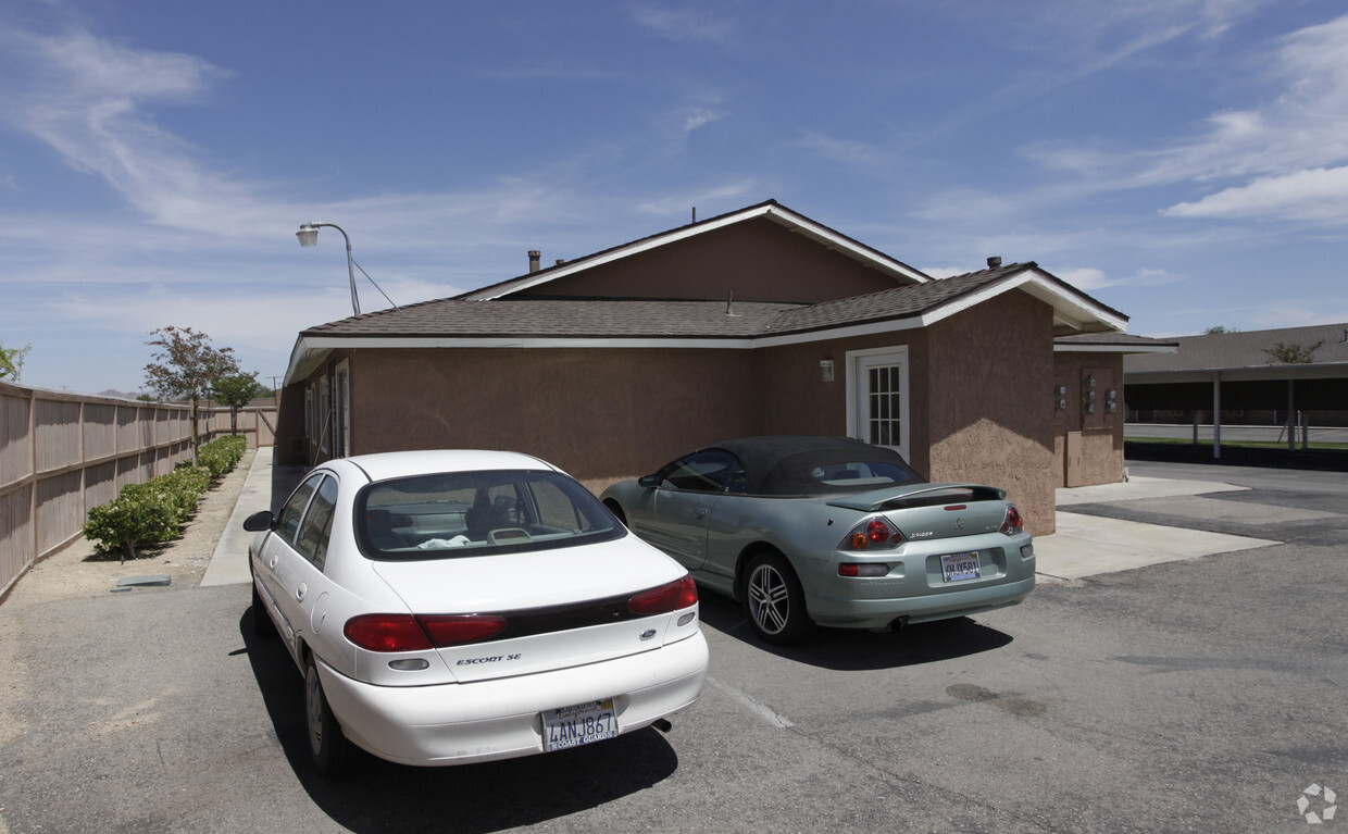 Building Photo - High Desert Apartments