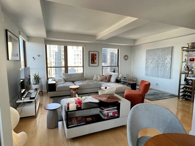 Building Photo - Incredible 2bd Downtown Condo