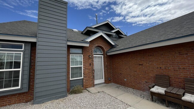 Foto del edificio - 10721 Pleasant Hills Dr