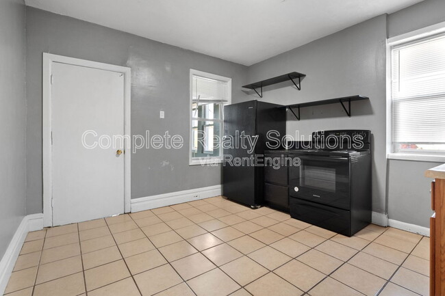 Building Photo - 3248 Delor St