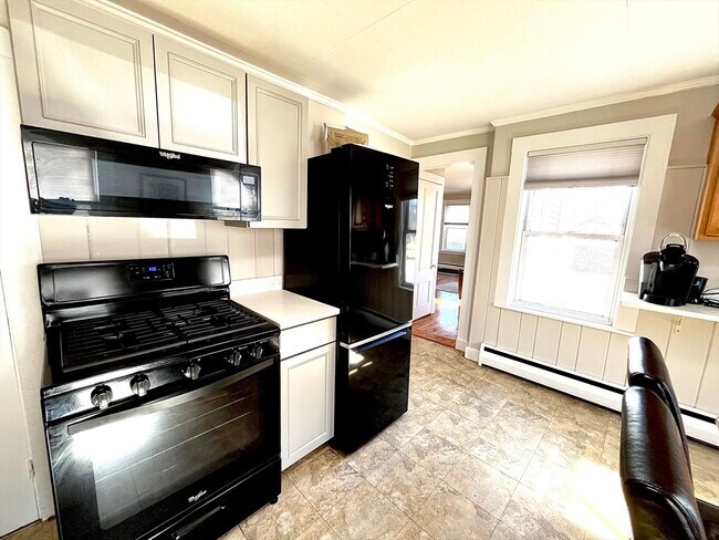 Building Photo - 8 Butman St