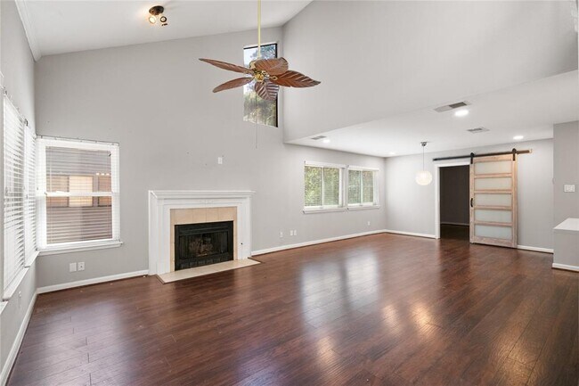 Foto del edificio - 54 Sawmill Grove Ln