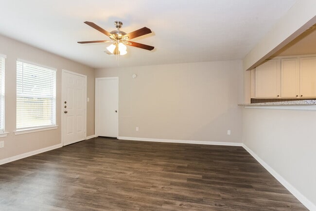 Building Photo - 8022 Bunting Ct