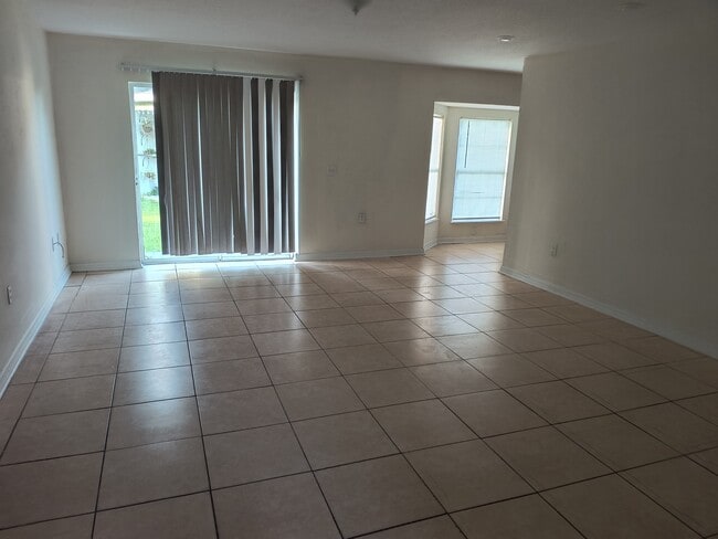 Building Photo - 620 Jaguar Ct