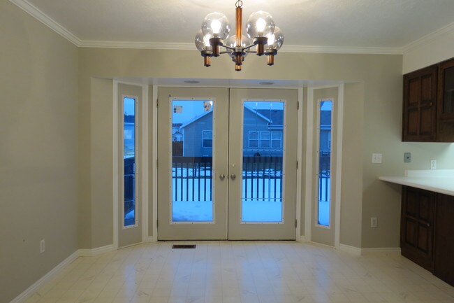 Dining - 111 E 900 S