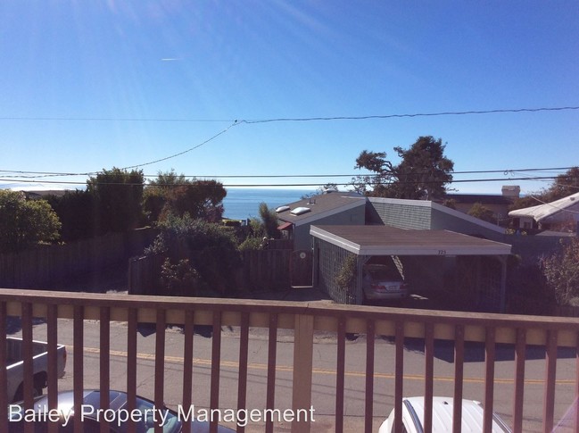 Building Photo - 722 Seacliff Dr