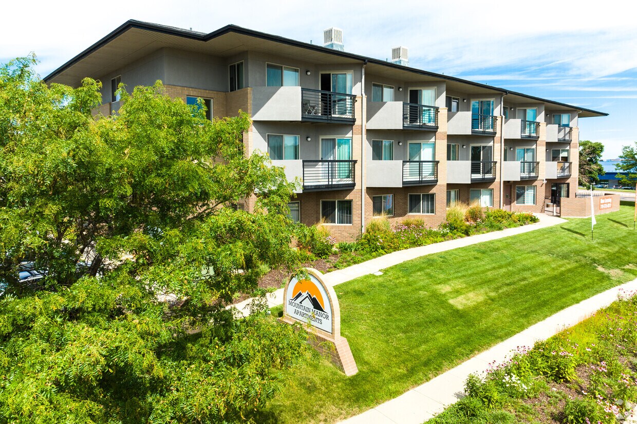 Mountain Manor Apartments in Colorado Springs, CO