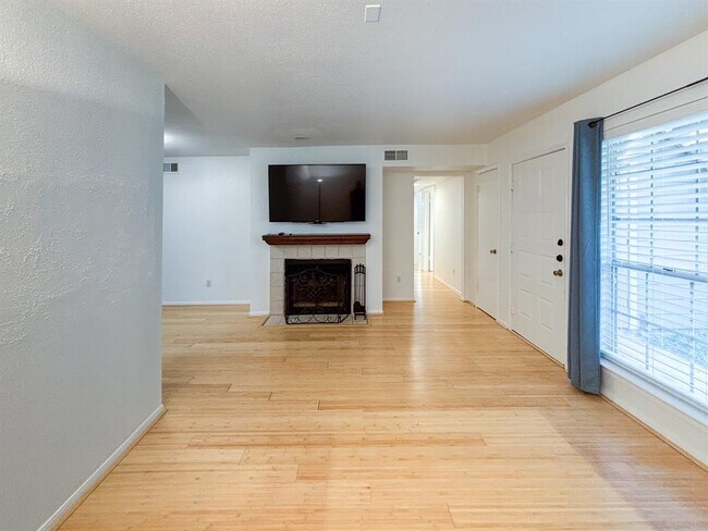 Foto del edificio - 1860 White Oak Dr