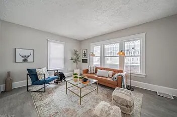 Foto del edificio - 893 Delia Ave