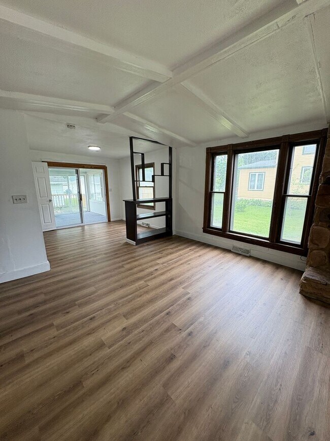 Building Photo - Updated 2 Bed, 2 Bath House for Rent with 2 Stall Garage!!!