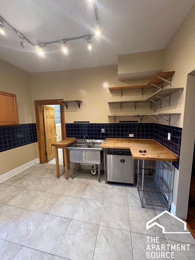 Photo - 1154 West 18th St. Unit 2