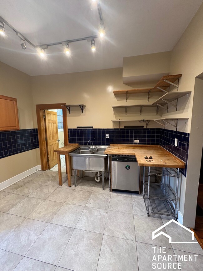 Photo - 1154 W 18th St Apartment