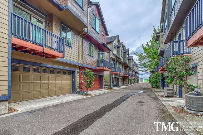Foto del edificio - Gorgeous Two Bedroom Townhome in Hillsboro!
