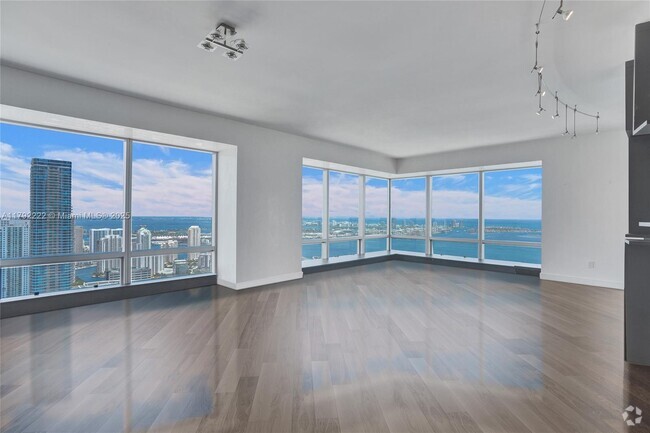 Building Photo - 1425 Brickell Ave