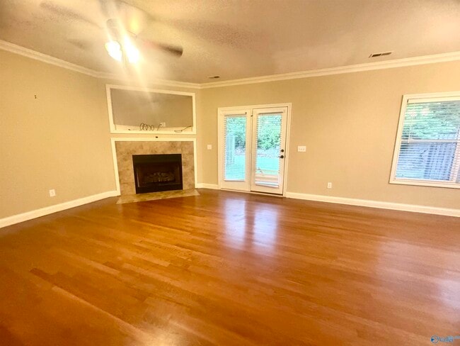 Building Photo - 208 Treetop Dr SE