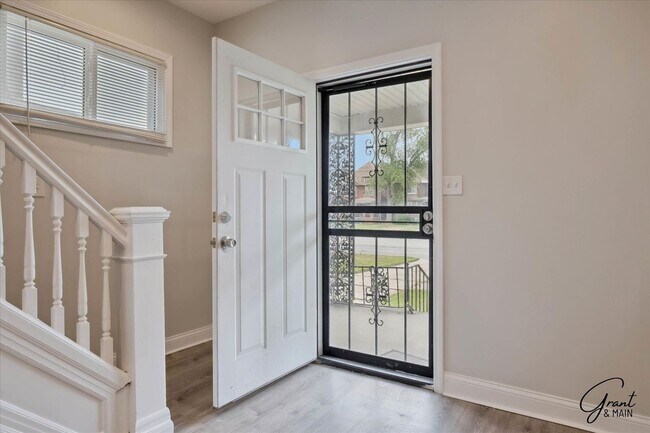 Foto del edificio - $1625 Fully remodeled, spacious 4 bedroom ...