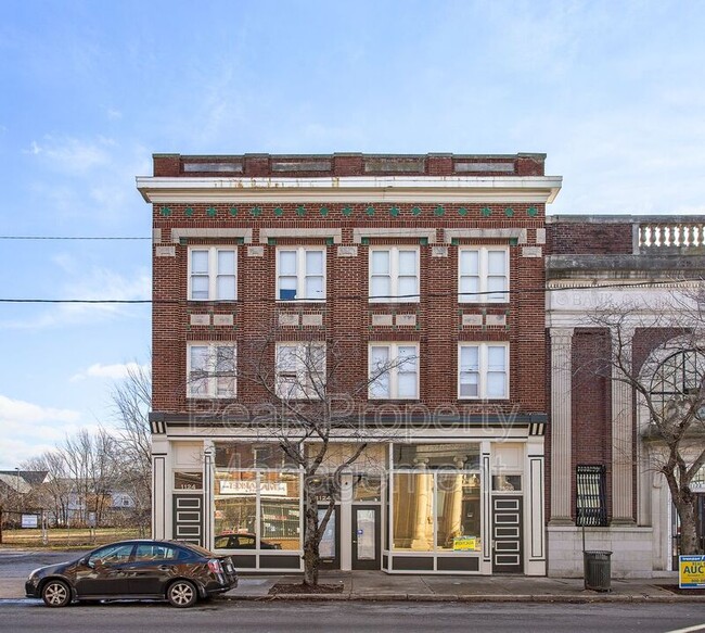 Building Photo - 1124 Hull St