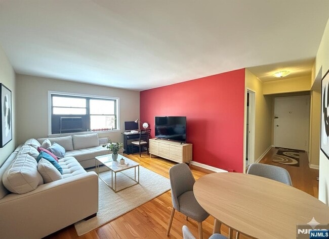 Building Photo - 3091 Edwin Ave