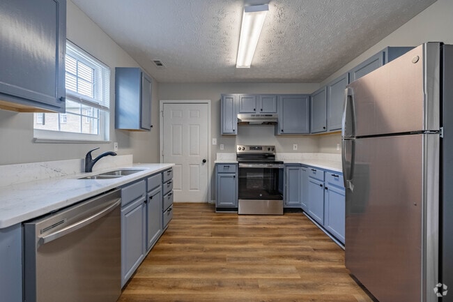 2BR, 2BA - 1200SF - Kitchen - Beautiful Townhouses and Apartments at Farmington Oaks in Crittenden KY