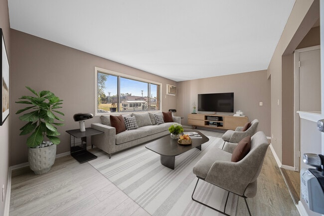 Building Photo - Lakeland Apartments ::OPEN HOUSE::