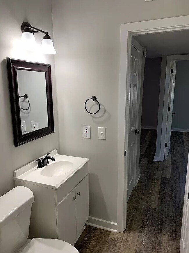 Building Photo - Renovated Downtown Apartment