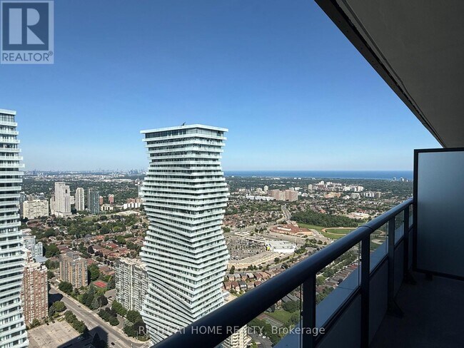 Building Photo - 448 Burnhamthorpe Rd W