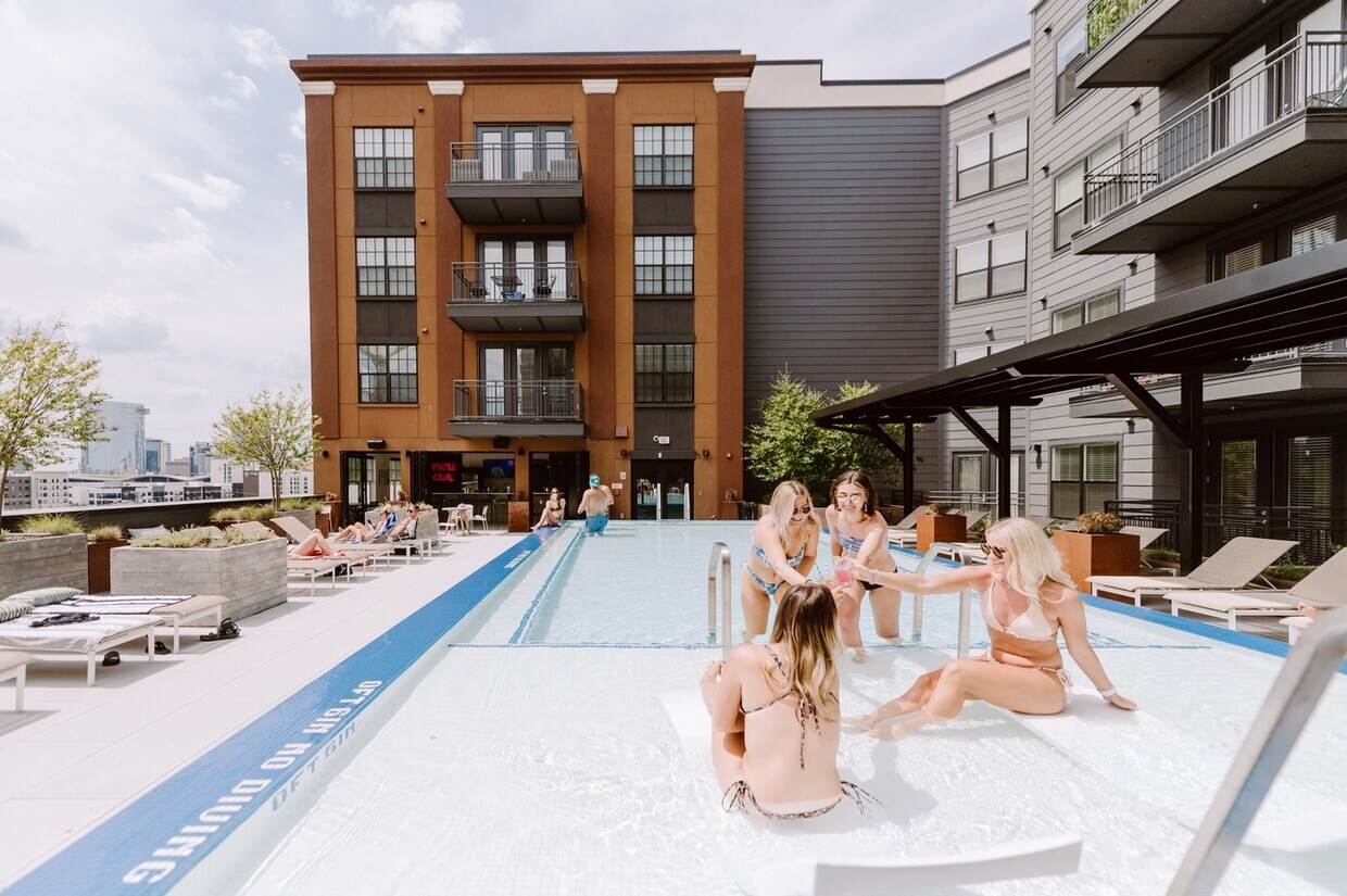 Piscina inspirada en los resorts - LC SoBro