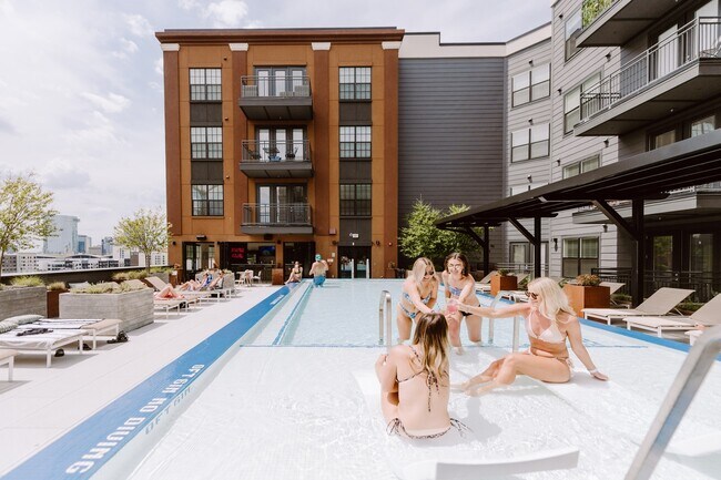 Piscina inspirada en los resorts - LC SoBro