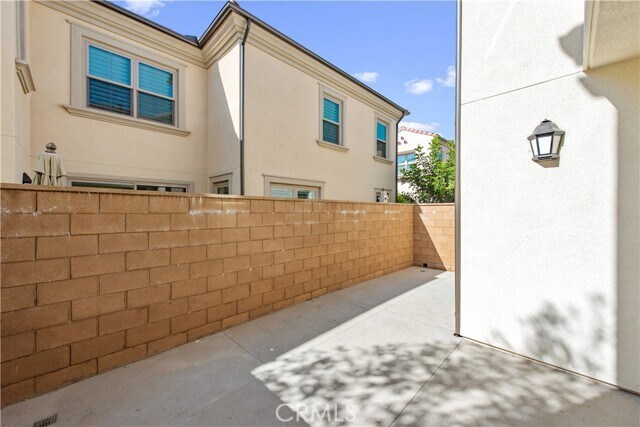 Building Photo - 148 Newburry