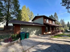 Building Photo - 526 Ivy St