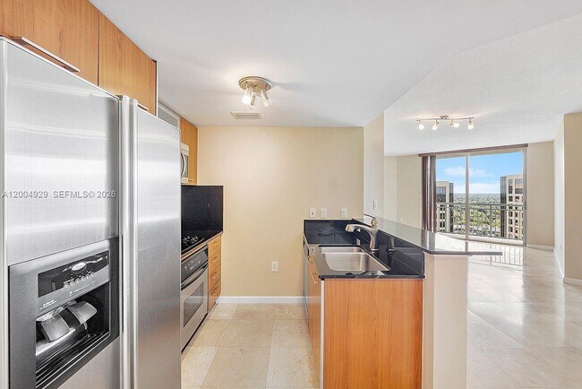 Foto del edificio - 9066 SW 73rd Ct