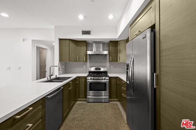 Foto del edificio - 7133 Hawthorn Ave