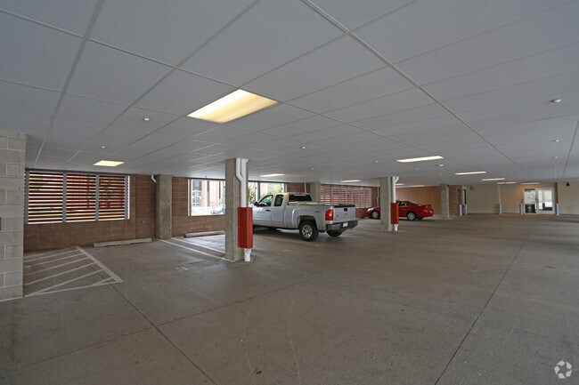 Estacionamiento cubierto - Gallery Flats