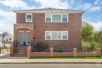 Building Photo - 414 Elm St
