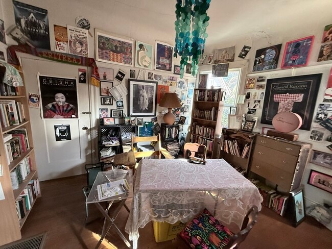 Building Photo - 700 Apgar St