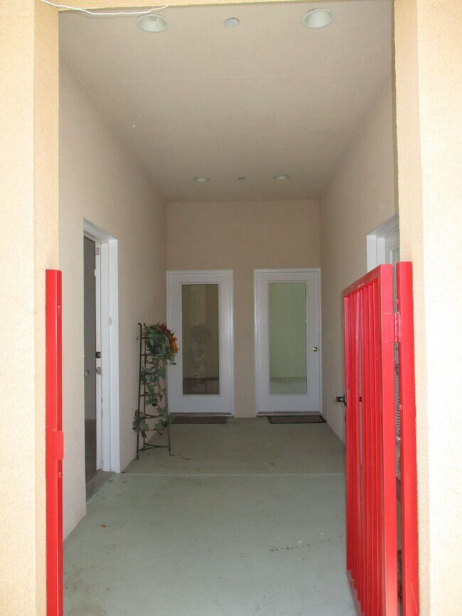 Building Photo - 3760 E Calle De Carlos