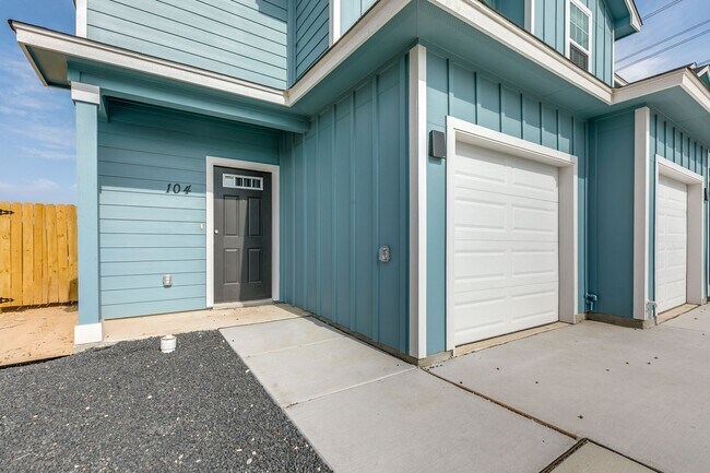 Building Photo - 1 month free rent and Military Discounts!