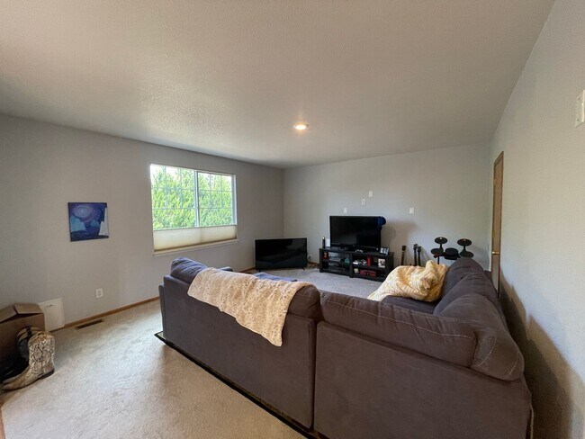Foto del edificio - Beautiful two-story home located in Erie!