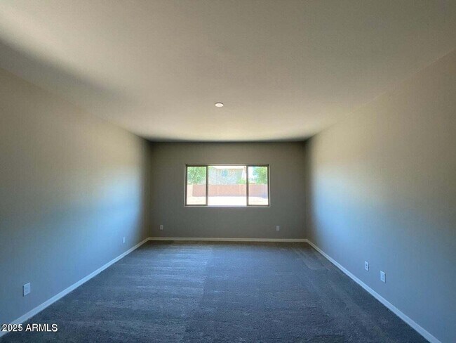 Building Photo - 303 E Montego Dr