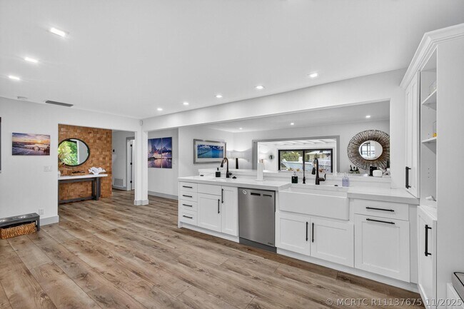 Foto del edificio - 12 Leeward Cir