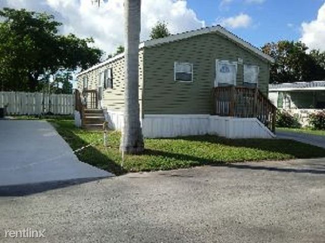 Foto del edificio - 5656 Lake Worth Rd