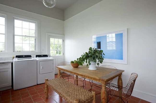 Building Photo - 2317 N Rampart St