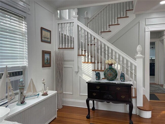 Foto del edificio - 1362 Narragansett Blvd