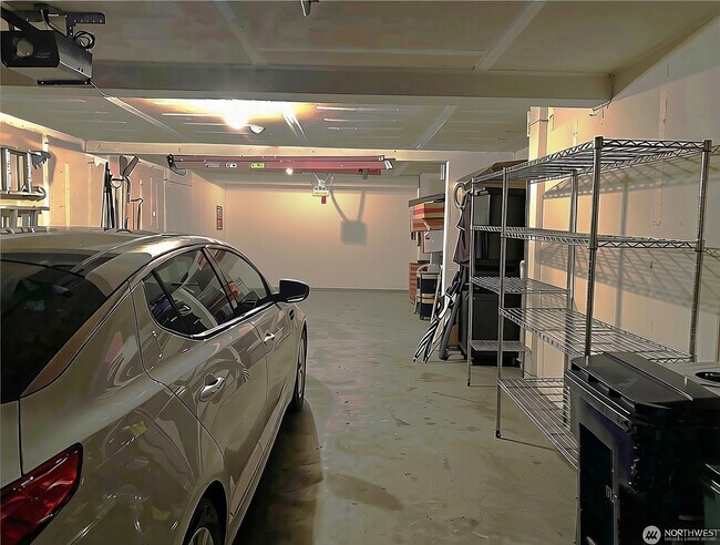 Foto del edificio - 18664 NE 56th Ct