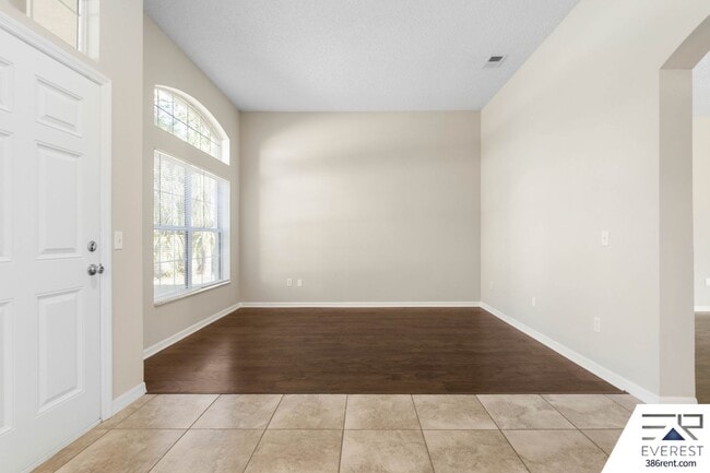 Building Photo - SPACIOUS 3/2/2 IN POPULAR PINE GROVE