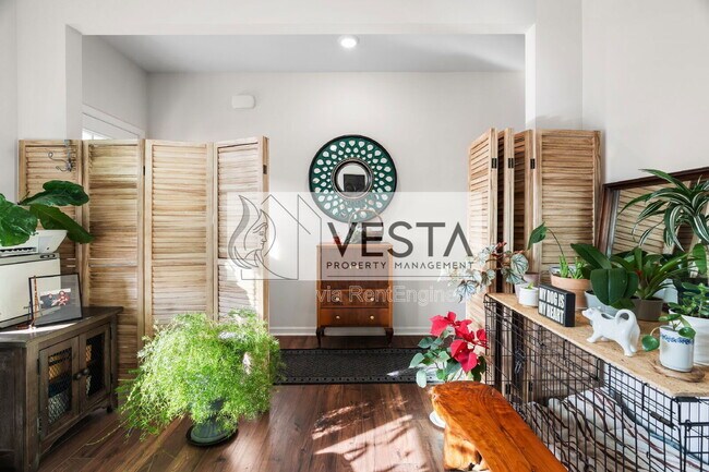 Building Photo - 575 Country Oak Dr