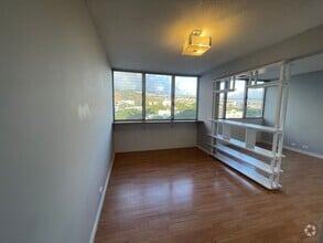 Building Photo - 2648 Kuilei St