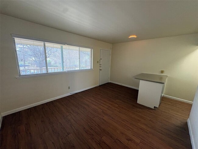 Foto del edificio - 1212 W 13th St