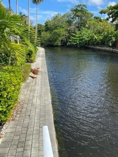 Foto del edificio - 578 NE 20th St